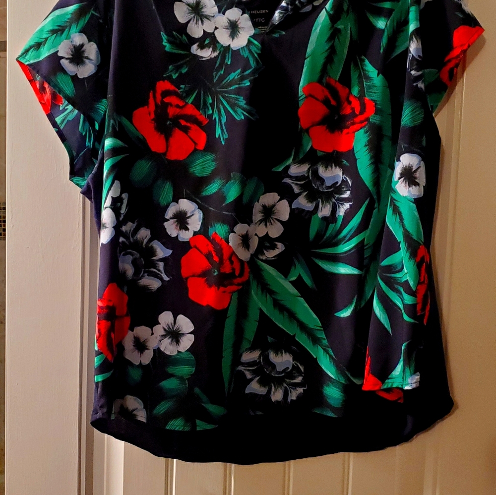 Short sleeve floral top